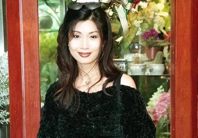 "艳后"吴家丽:前任出轨后猝死,拒当成龙情妇,如今61岁还单身_王永基