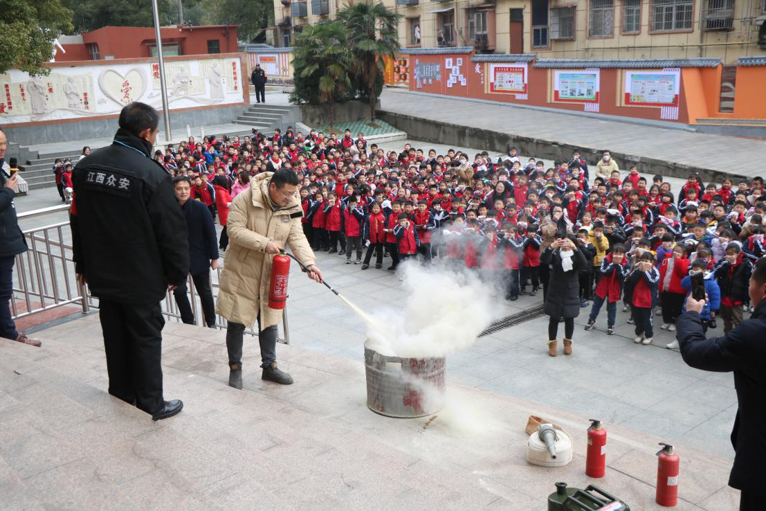 原创历时3分18秒南昌县莲塘第一小学开展消防安全应急疏散演练