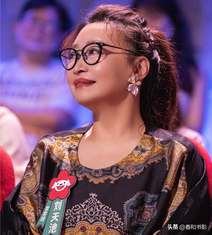 原创她是父母爱情的秀娥嫂子因张艺谋说长得丑转行当大学老师