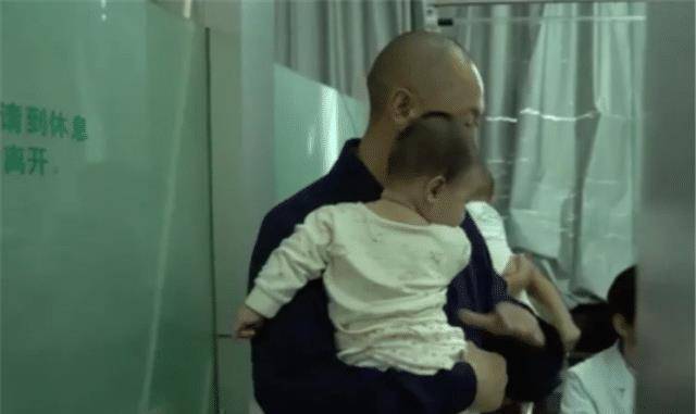 他8年成了22个孩子的爸爸,被开除佛籍赶出寺庙,却