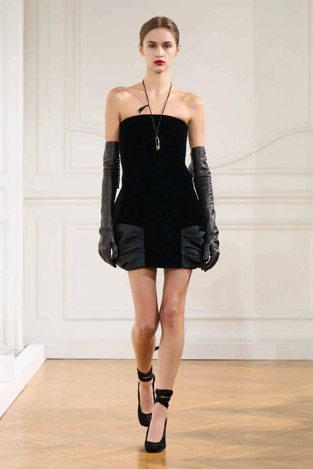 givenchy缱绻的"诱惑"与女性力量的新诠释_元素_品牌_魅力