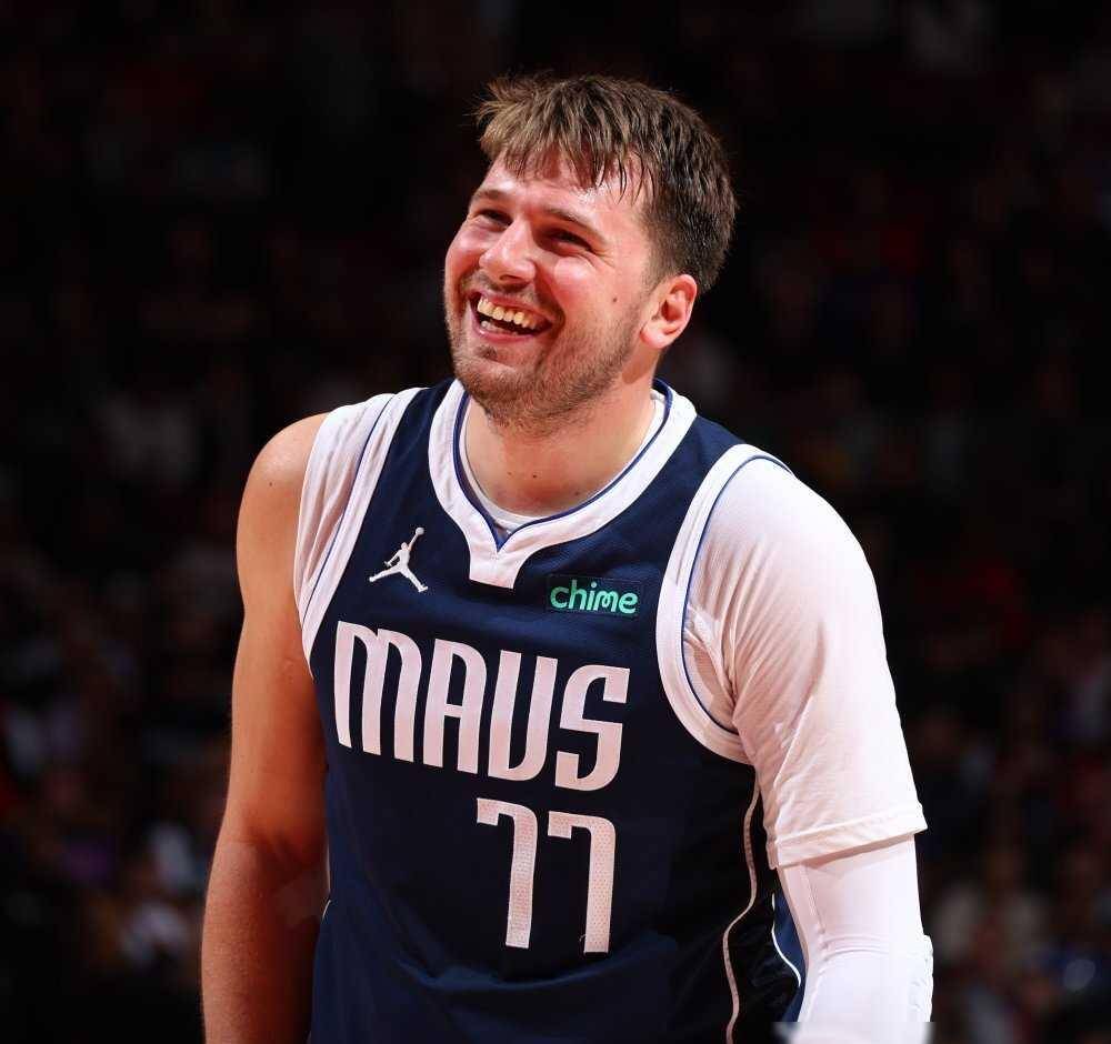 东契奇30 16 11:生日夜超詹皇连刷纪录 戏耍对手大笑庆_女性_篮球