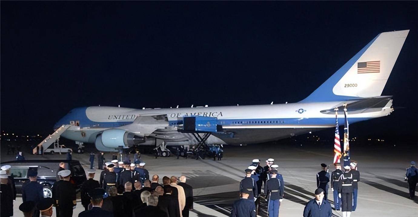 洛维奇_飞机上_空难