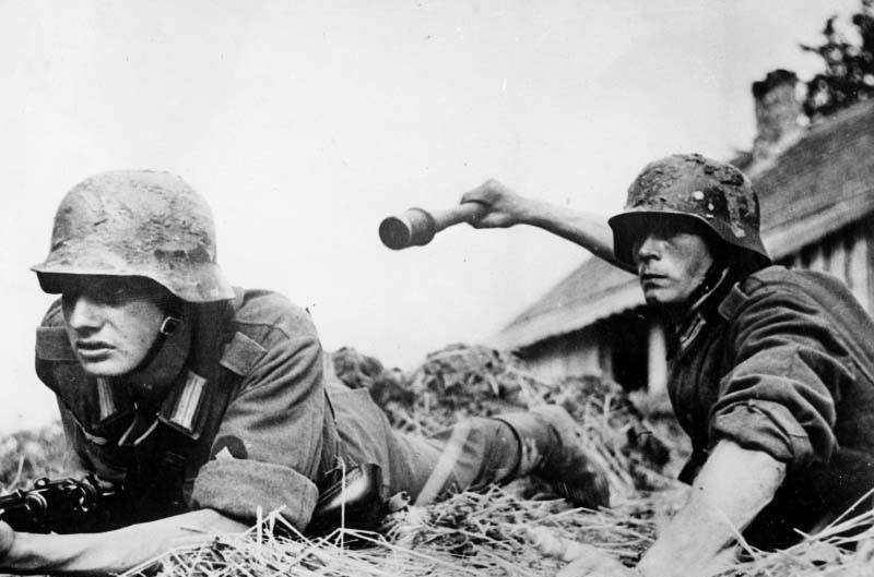 别被影视剧骗了,真实的二战德军步兵进攻战术是这样_机枪_班长_步枪