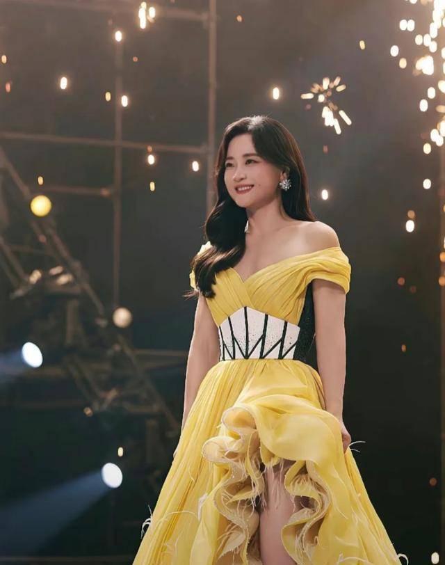 女神降临!贾玲惊艳亮相,唱歌视频引发无数网友狂欢!