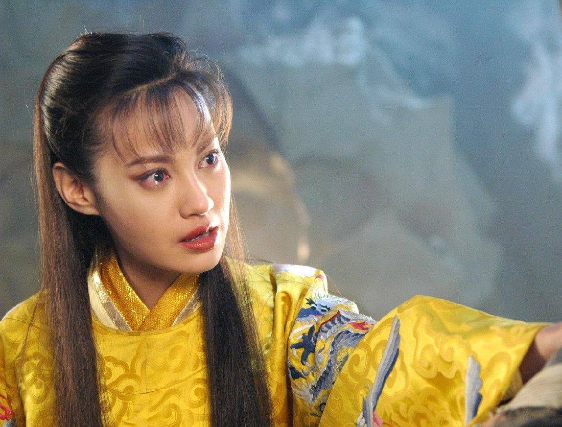 里面的江玉燕可是一个狠人,把全剧人物干得只剩下剧名的一个蛇蝎美人