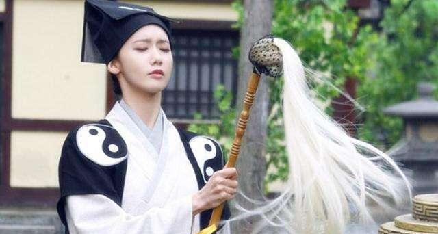 点的地位身份:皇帝近侍地位最高,其次道士(有时候二者会互换一下位次)