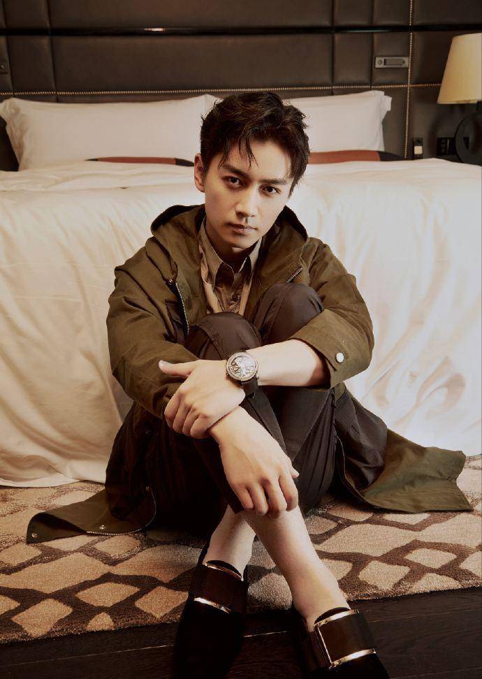 里,陈晓扮演郭啸天一角色,在戏里是一个军官,喜欢戴娇倩饰演的佟金玉