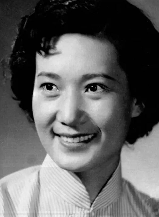 著名艺术家于洋杨静近照曝光,夫妻都已90多岁,堪称神仙眷侣_电影界