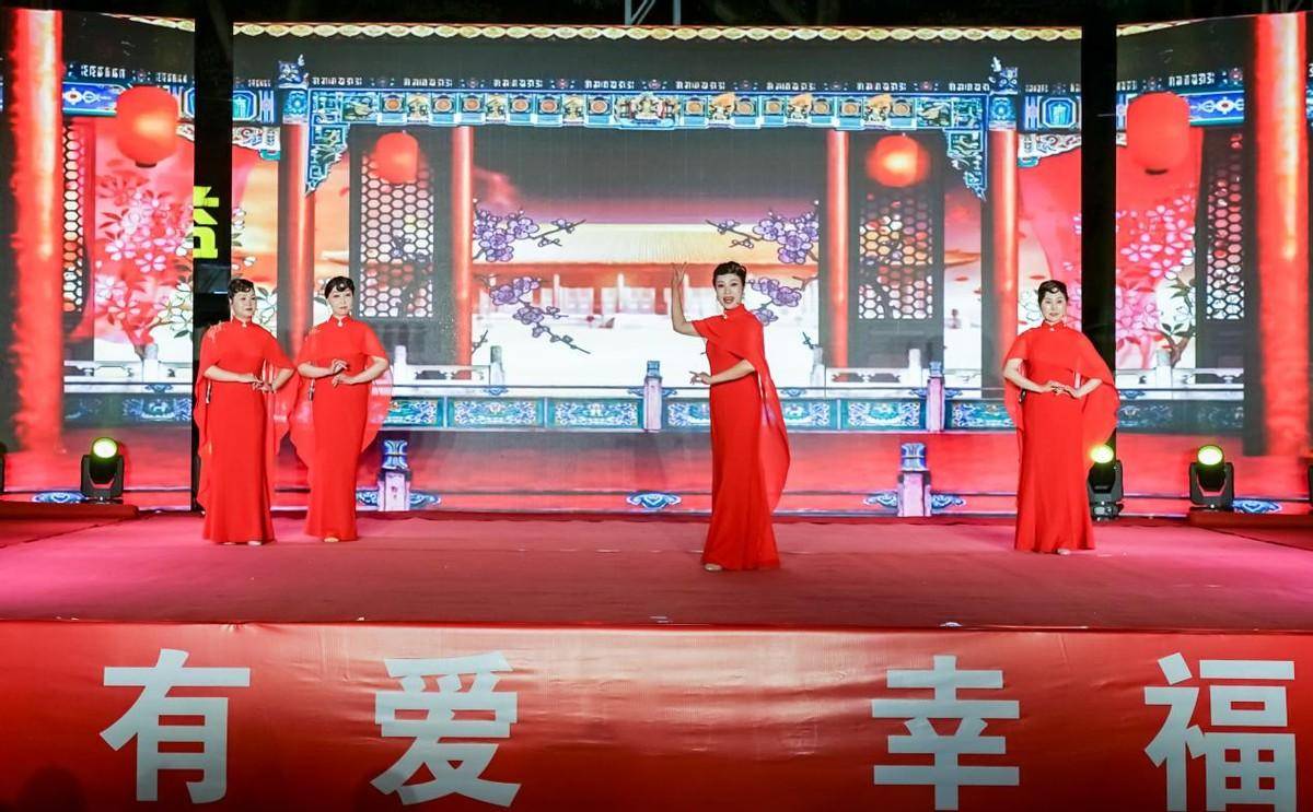 温州"瓯江红"平阳县鳌江镇江滨社区党群服务中心举办妇女节主题晚会