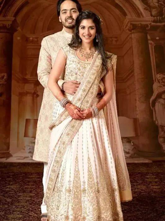 原创亚洲首富小儿子减肥200斤复胖婚前派对花11亿蕾哈娜唱歌比尔盖茨