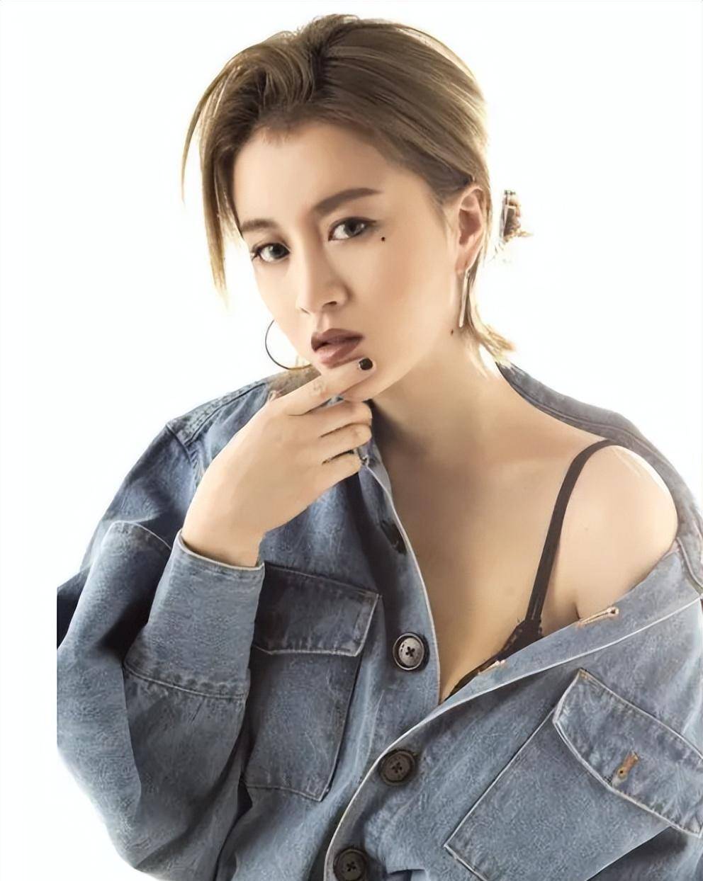 好声音冠军倒向爱奇艺总裁,34岁人生赢家的惊人转变_李嘉格_音乐_家人