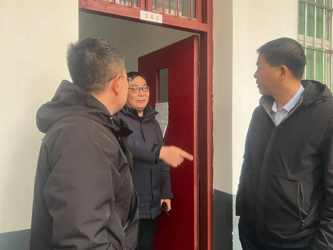 此次县领导的调研指导活动,充分体现了上级领导对罗山衡水高中的重视