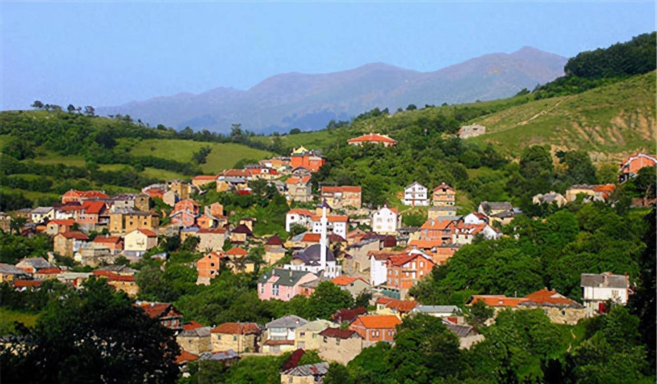 塞尔维亚现状:被堵成内陆国,国家穷困潦倒,强大海军很可怜