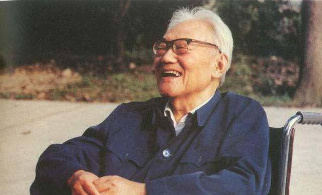 痴情大文豪巴金:娶小13岁书迷,亡妻拒不下葬,骨灰摆枕边守33年_萧珊_