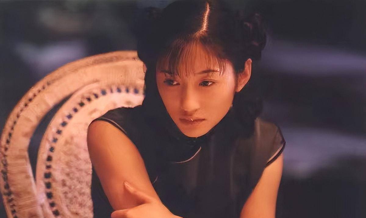 要说李小冉全面打开影视之路,也是这一年,24岁的李小冉迎来了她的成名