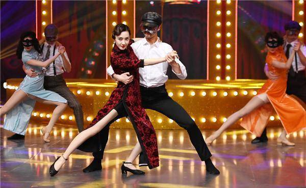 沈腾披大衣超霸气,贾玲成最美胖子_旗袍_关晓彤_王丽坤