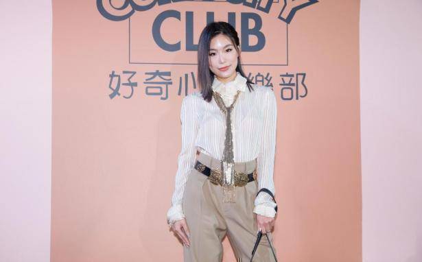 高以翔女友或将出道,首次出席活动拍照似女明星,谈及男友很淡定_bella