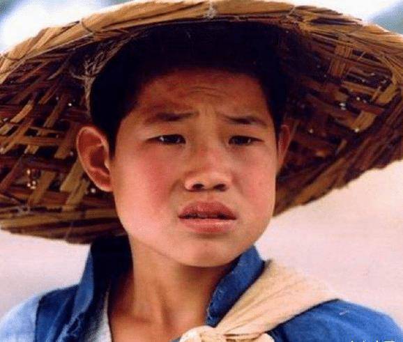 原创嘎子哥直播带货却卖出问题产品遭网友质问后向潘长江哭诉