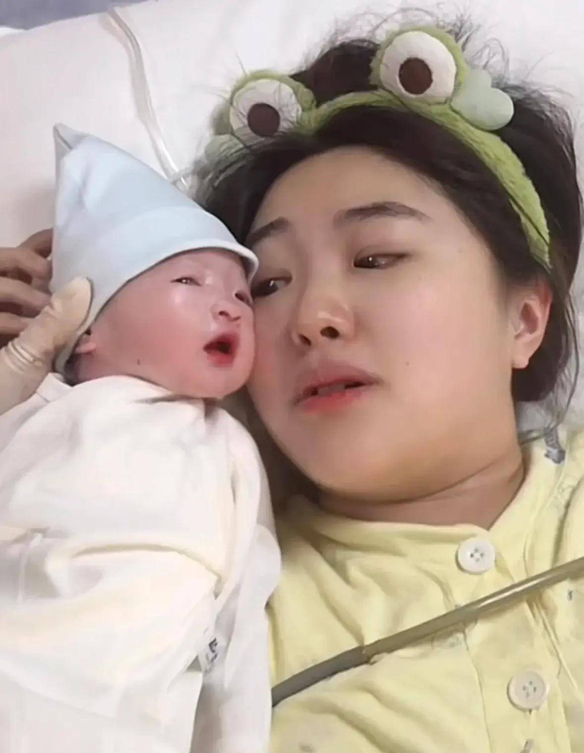 24岁女儿诞下男婴,外表像姥爷王宁_王逸宸_照片_宝宝