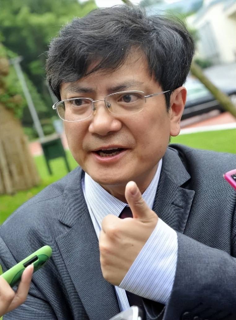 原创郑强教授履新重庆医科大学附属医院颁发聘书网友担心有些多余