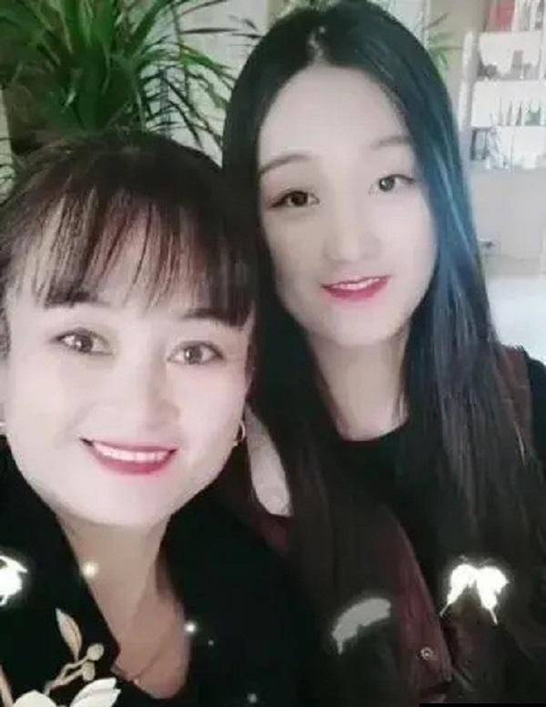 大衣哥儿媳太精明!