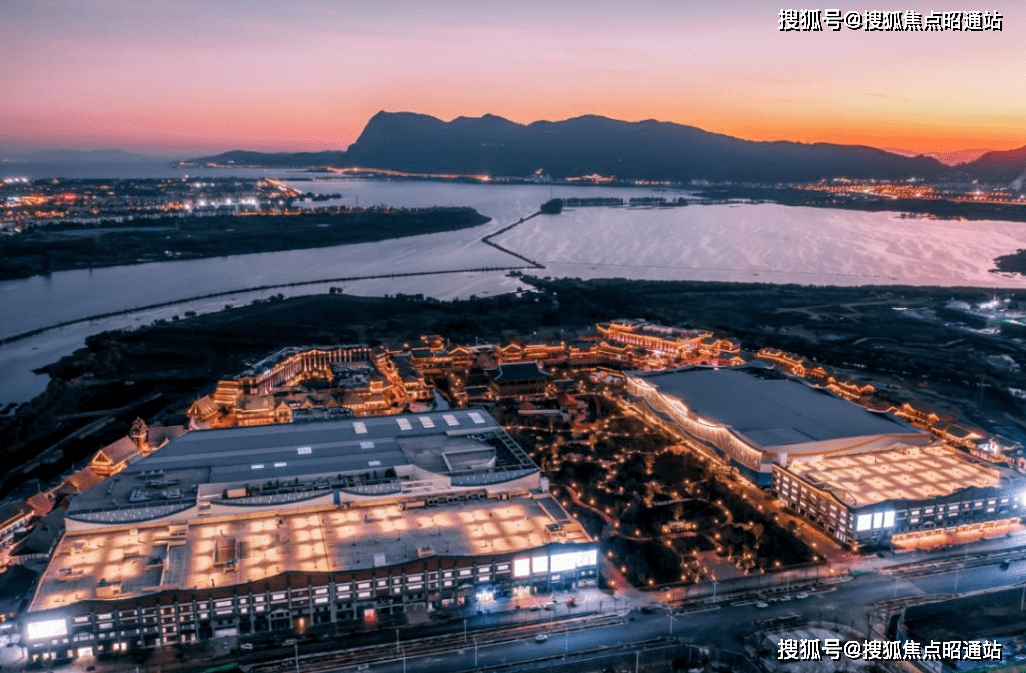 项目周边还有昆明市世纪双语幼儿园,昆明市第一中学附属小学,西山区第