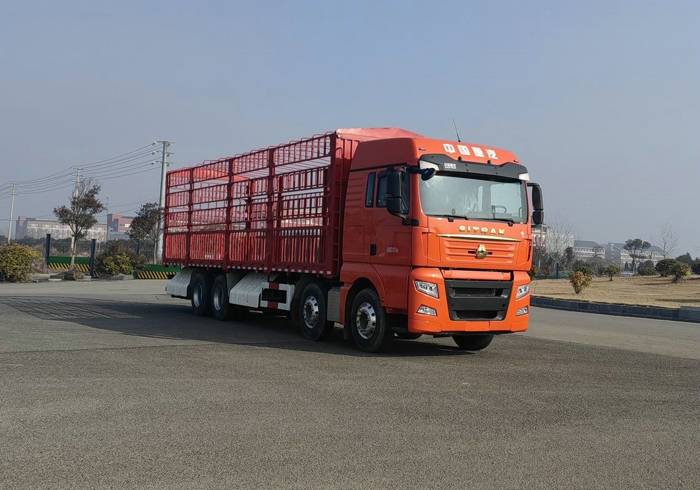 8米陕重汽,陕汽商用车和东风柳汽各申报2款天然气载货车,均是底盘与