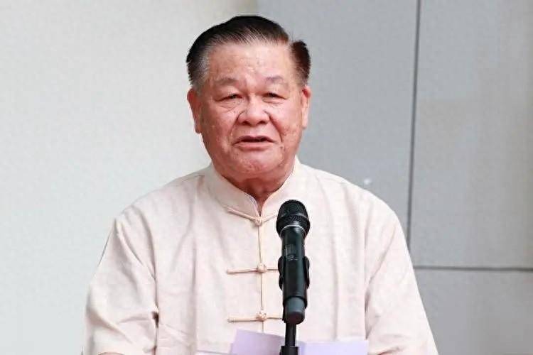 国医大师黄瑾明:一根药线点燃生命之火,演绎"线"到病除的传奇_壮医