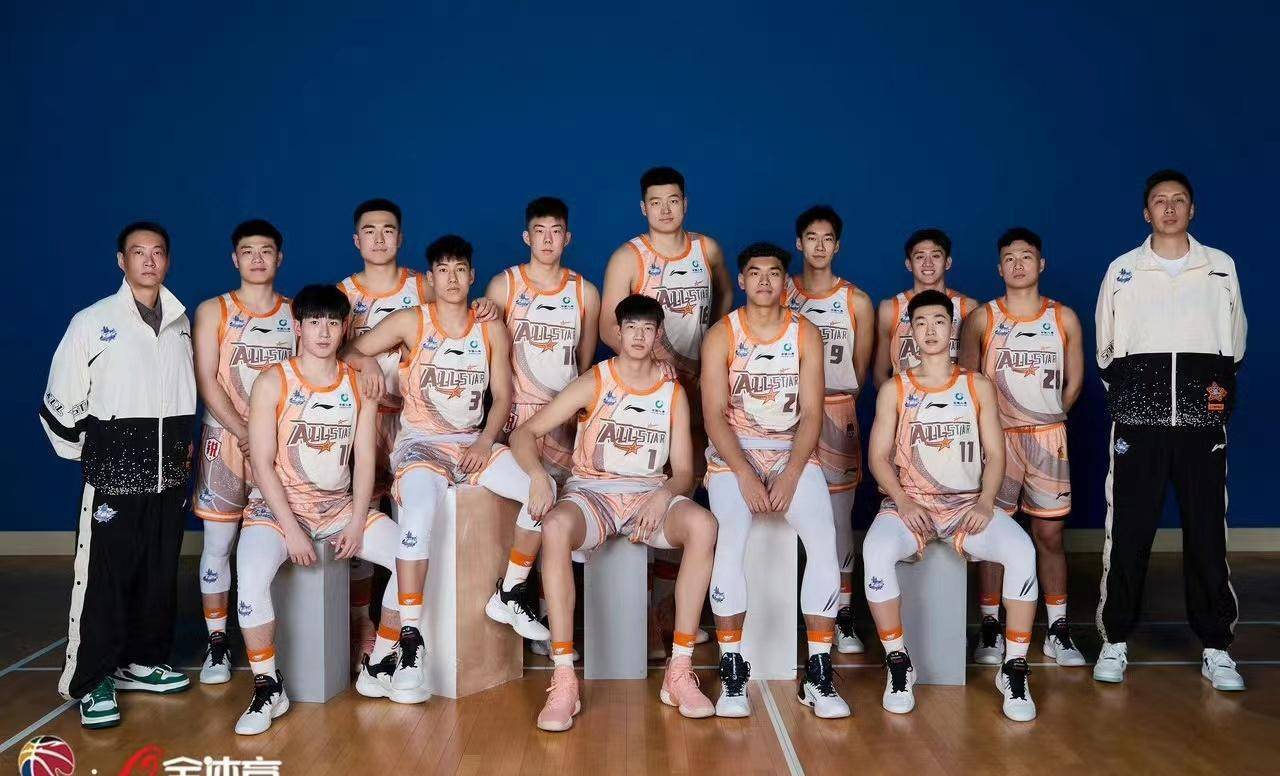 cba全明星清华男篮战胜星锐一年级队,石奎夺得mvp_比赛_球员_彭博