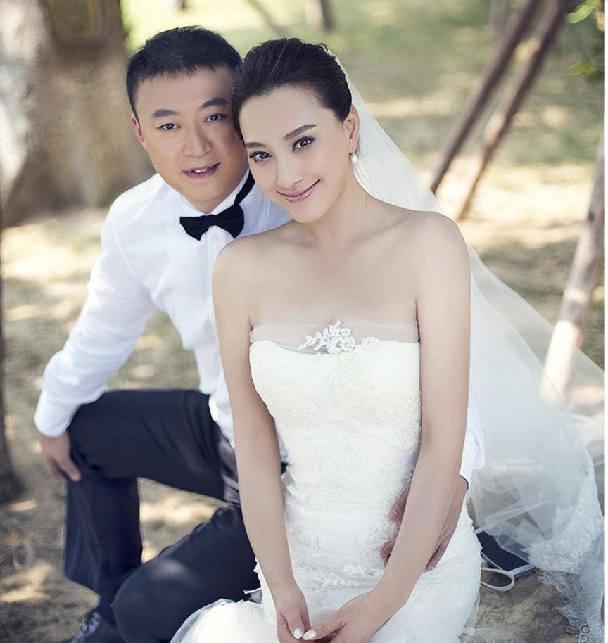 马琳再娶小4岁娇妻2013年的12月8日,既是马琳与妻子张雅晴的婚礼也是