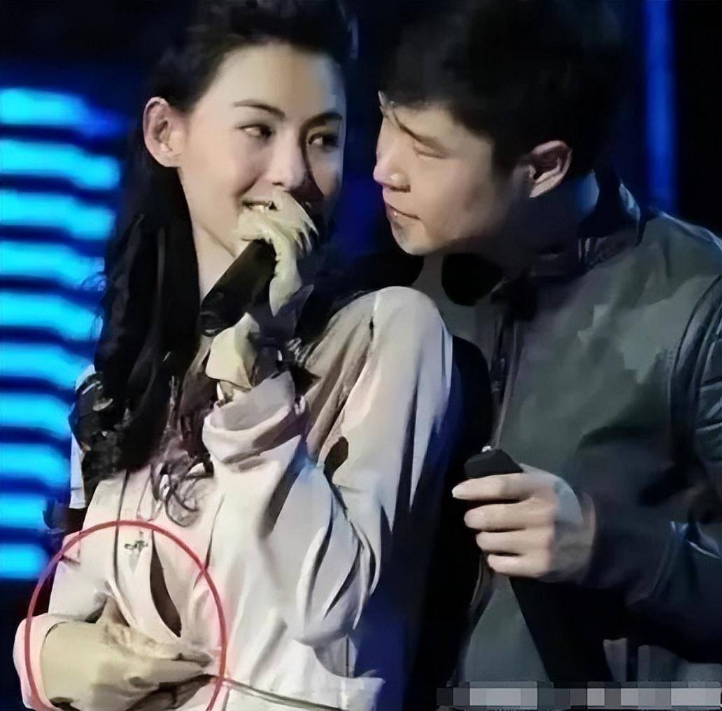 而且网传小沈阳在那段时间和张柏芝交往过密,沈春阳也是不动于色的做