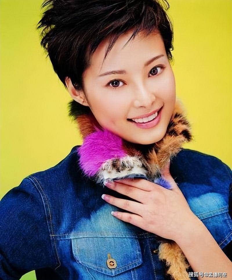 袁立的颜值,那是一种独特的魅力,既有东方女性的婉约,又有西方女性的