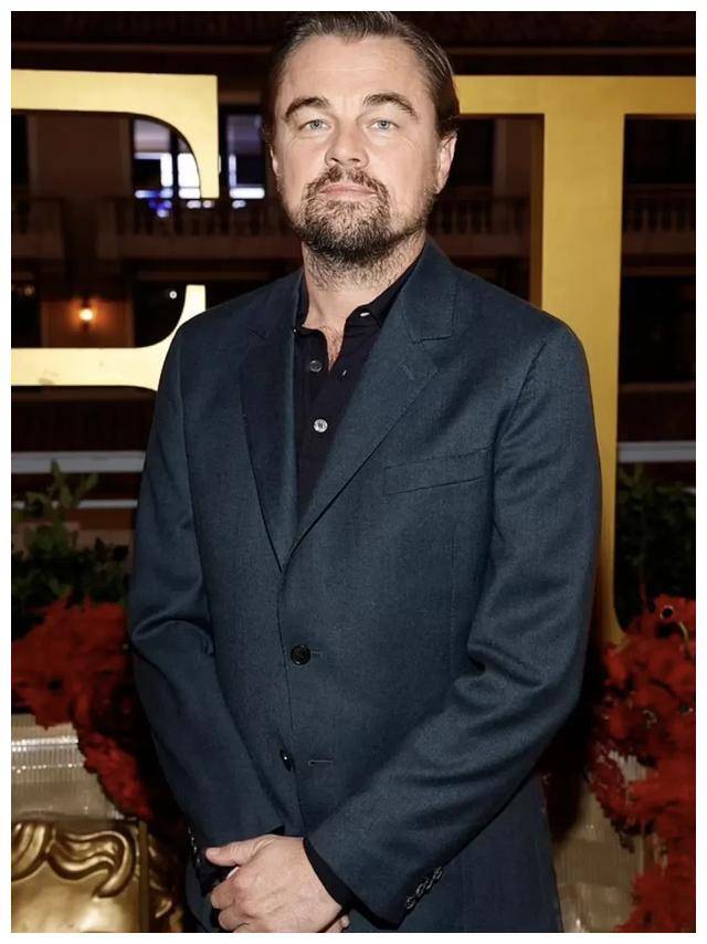 22岁嫩模与49岁小李子交往后爆料其怪癖不仅老还有卧室偏好