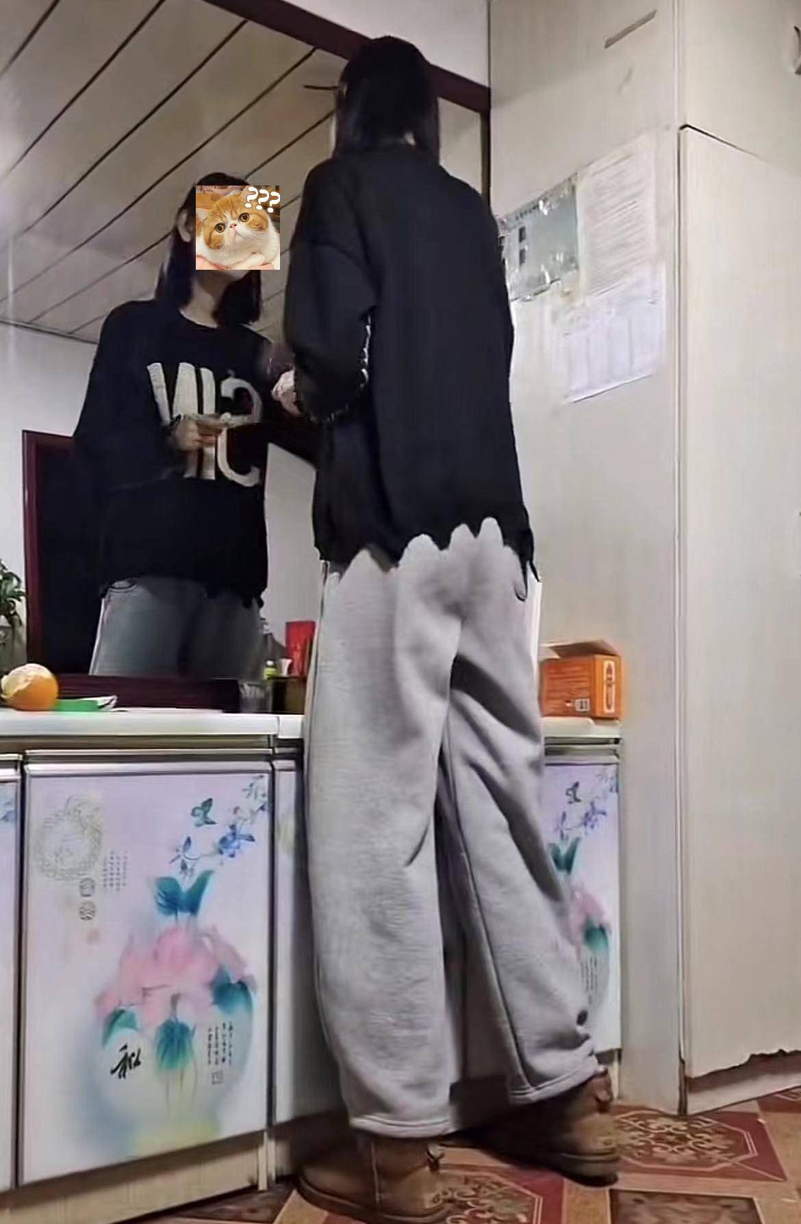 女儿身高2米26,长相漂亮,拍照像特效,妈妈犯愁:怎么找对象