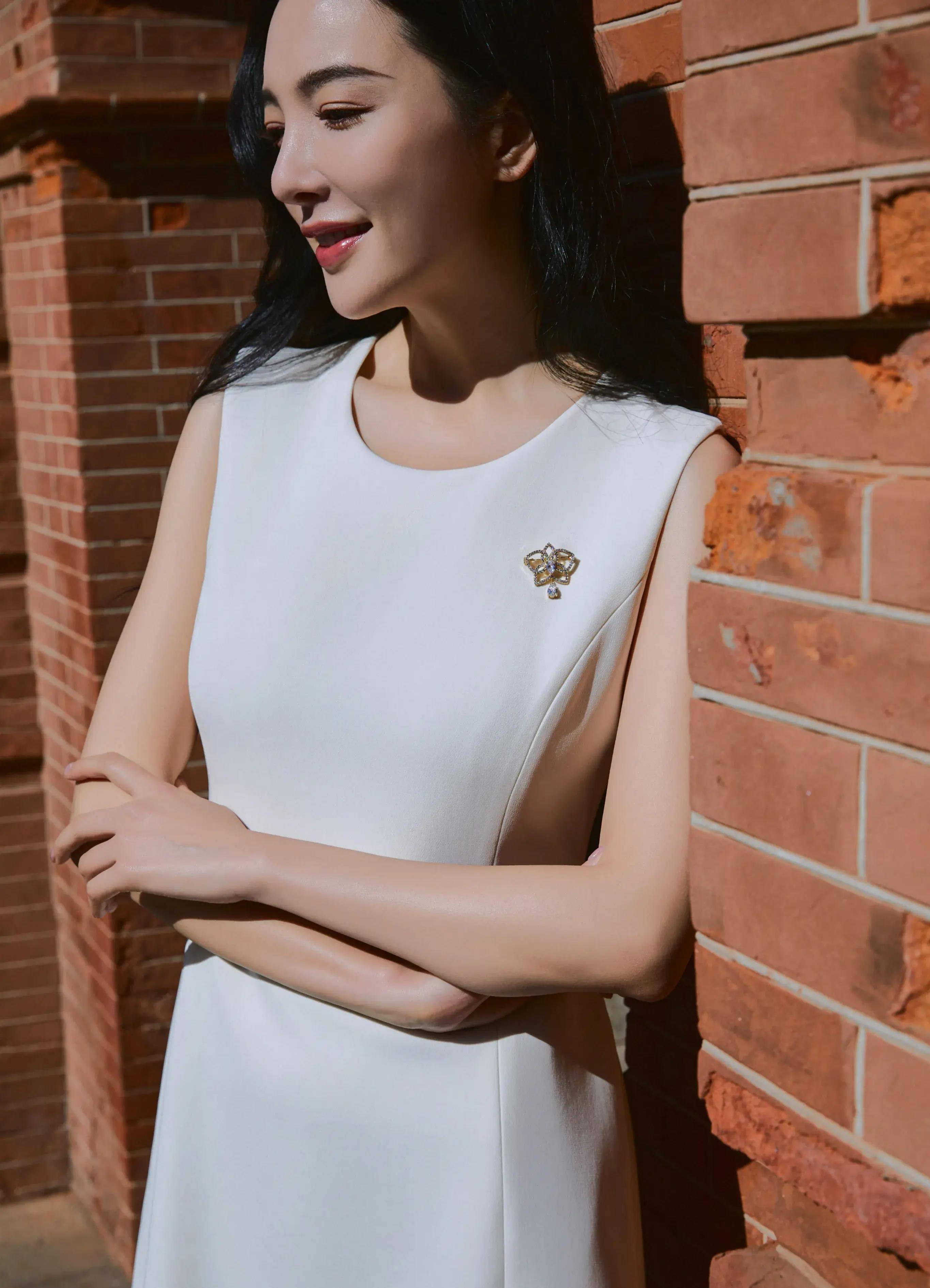 熟悉王励勤的球迷都知道,年轻时,他曾与赵薇传出过绯闻,也曾有一段