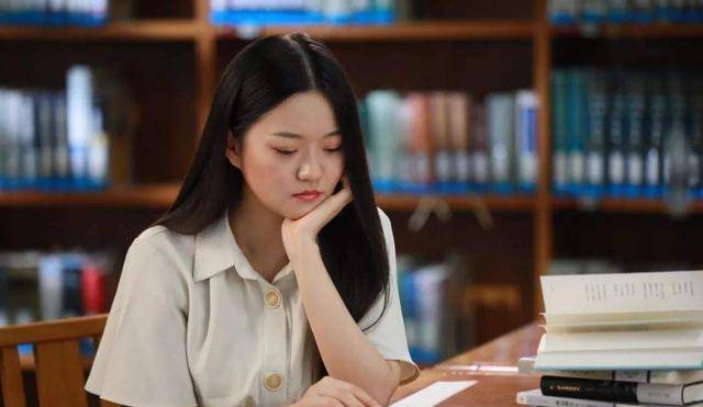 诗词大会冠军陈更,只顾"诗和远方",博士却读了6年还没毕业_生活_中国