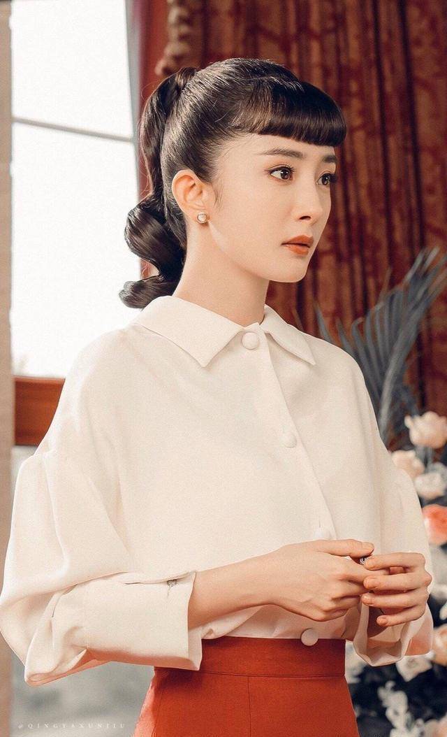 杨幂油头硬照太高级,不过蓬松美更时尚,不愧为国内第一妖精_造型_头发