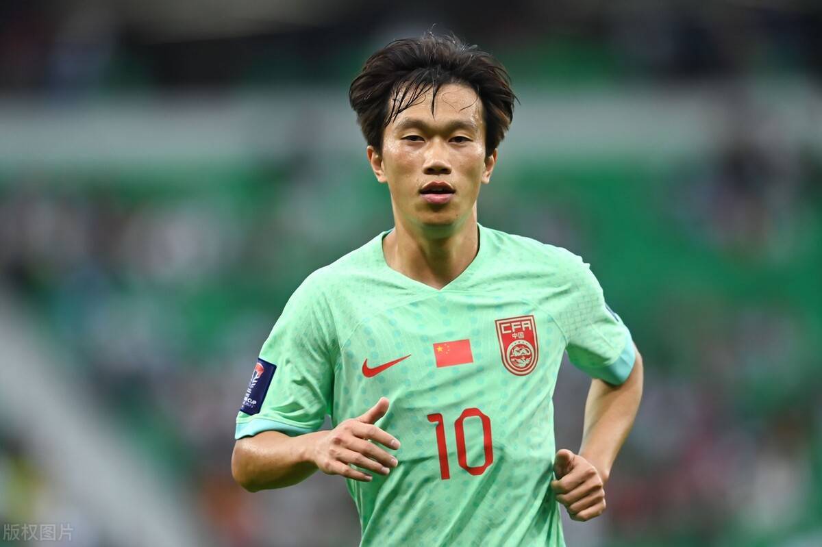 原创申花新帅斯卢茨基真大胆俱乐部重金购买本土标王至今没给首发