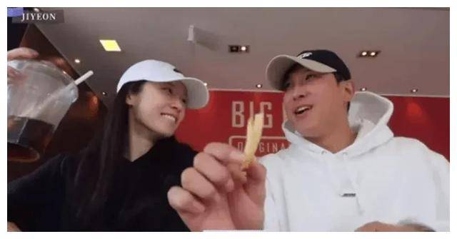 tara芝妍为宠爱之心亲着不眠以共相见曝欲培女儿登顶偶像界