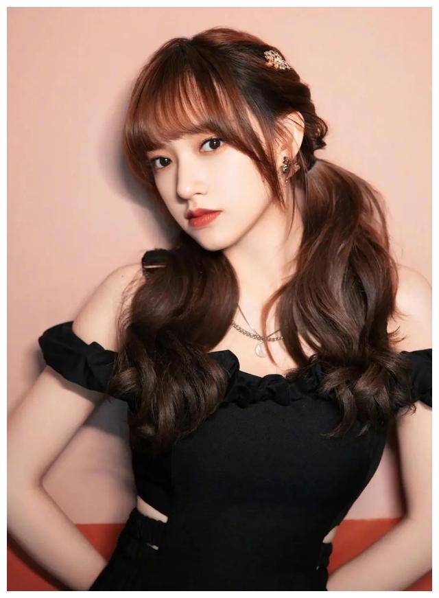 追求完美成为程潇内外兼修长腿嫩足吸睛利器