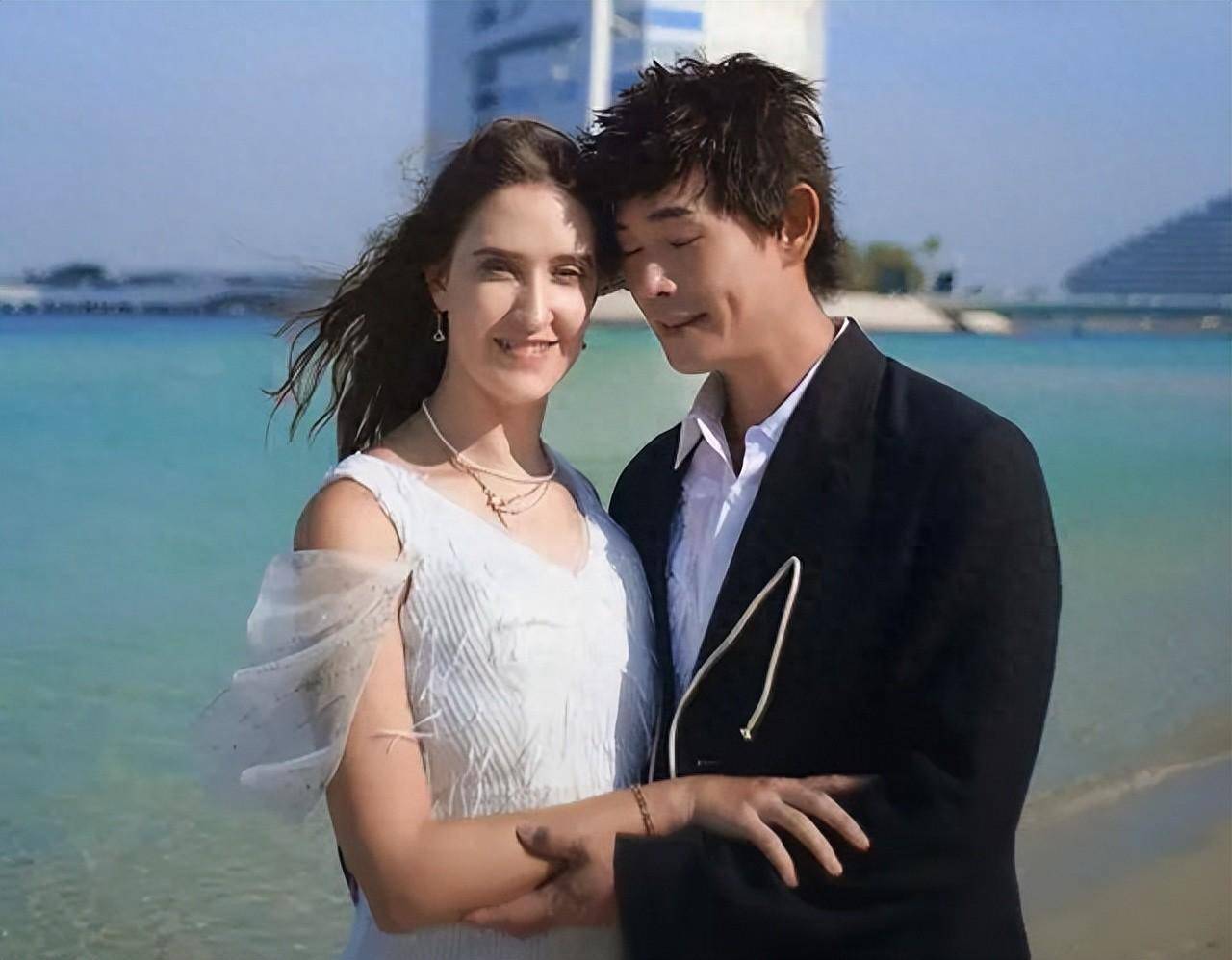 原创55岁黄品源再婚娶小24岁俄罗斯女钢琴家女方身材高大长相异域