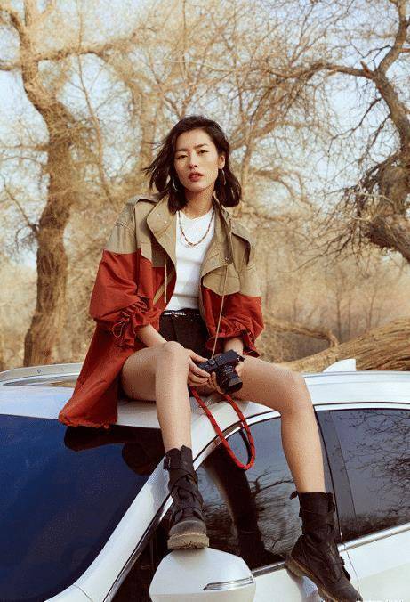 原创国际超模大表姐刘雯早年车模照曝光这也能走维秘吗