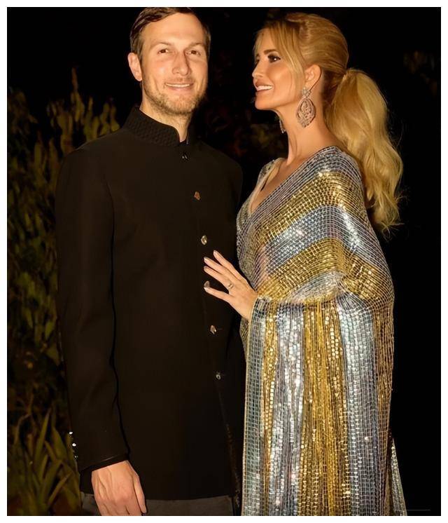 伊万卡金色长裙携亚洲风女儿参加婚礼华丽贵气