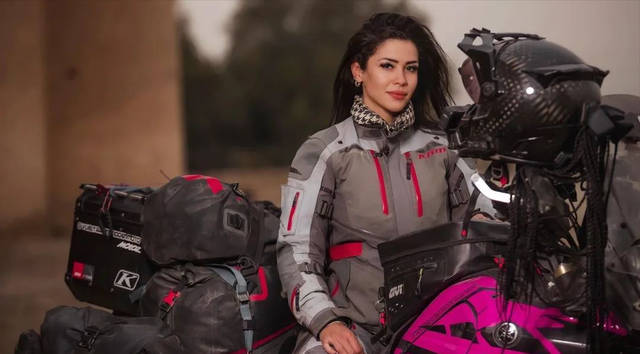 西班牙女星在印度遭7人轮奸,丈夫被殴打强迫观看,1.1万赔偿摆平