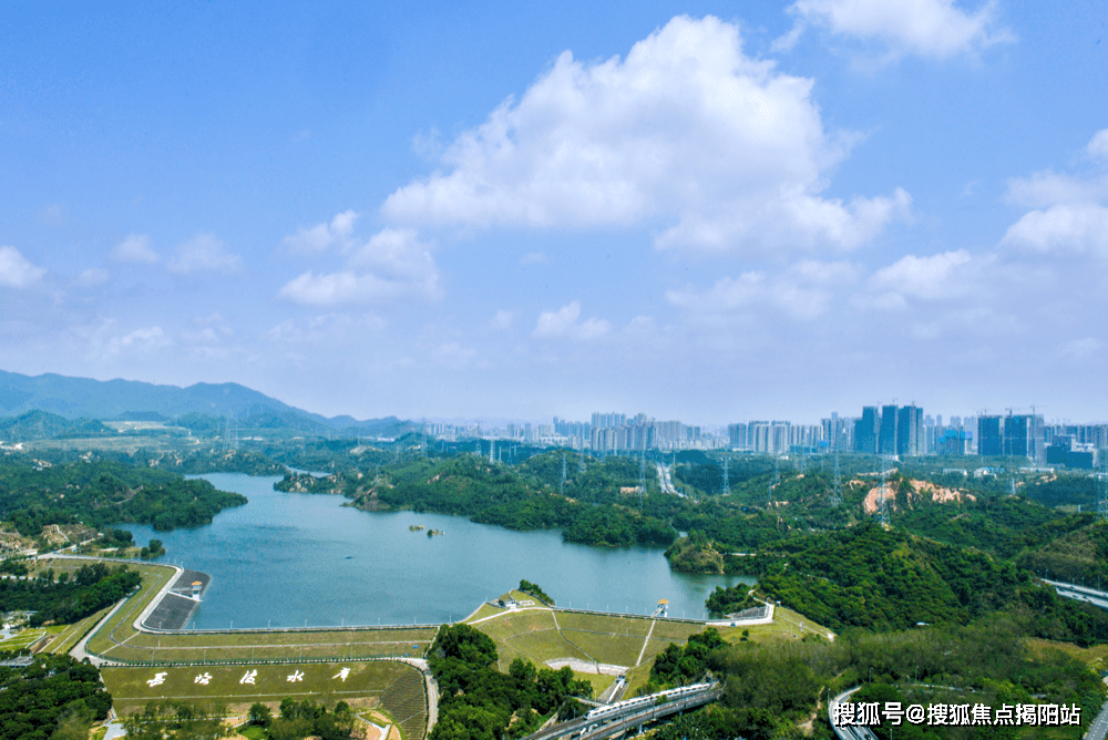 5万㎡西丽文体中心,拥揽大学城体育中心,图书馆等丰富资源,近邻道尔顿