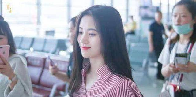 原创当初嫌她丑现在追成狗看看鞠婧祎的旧照后再对比现在差距好大