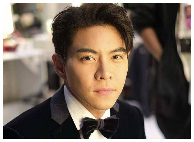 原创tvb男星罗天宇新剧牺牲大裸跑沙滩惹尴尬起生理反应