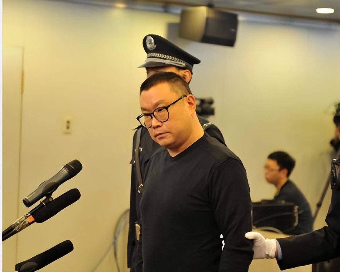 原创污点艺人尹相杰和于文华直播被举报抖音官方回复评论区吵翻天