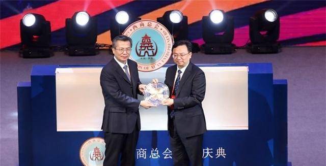 他不用担心家里的事情和学费的问题,嫂子张菊秀跟哥哥的立场一样坚定